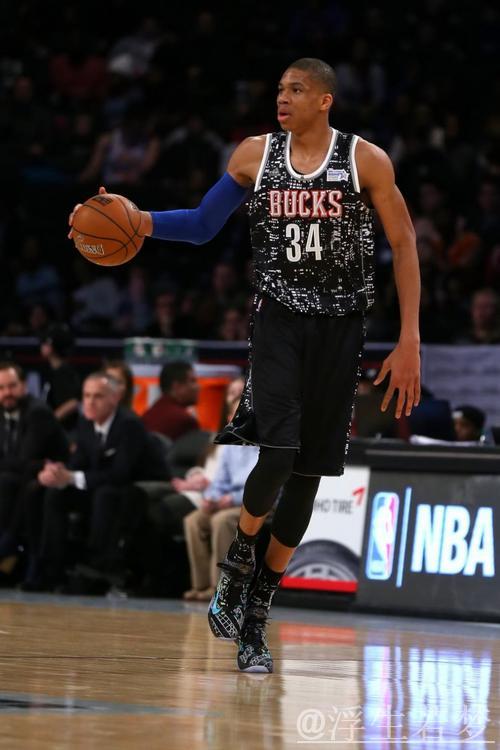 “阿德托昆博未出战 掘金轻松击败雄鹿”