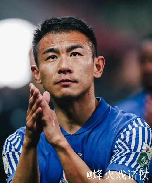 上海申花宣布老将于汉超退役 未来将转行担任教练